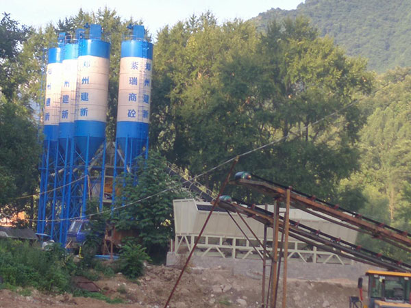 三门峡120混凝土ky体育(中国)官方网站站设备工作现场