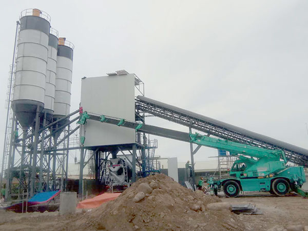 安徽120混凝土ky体育(中国)官方网站站设备工作现场